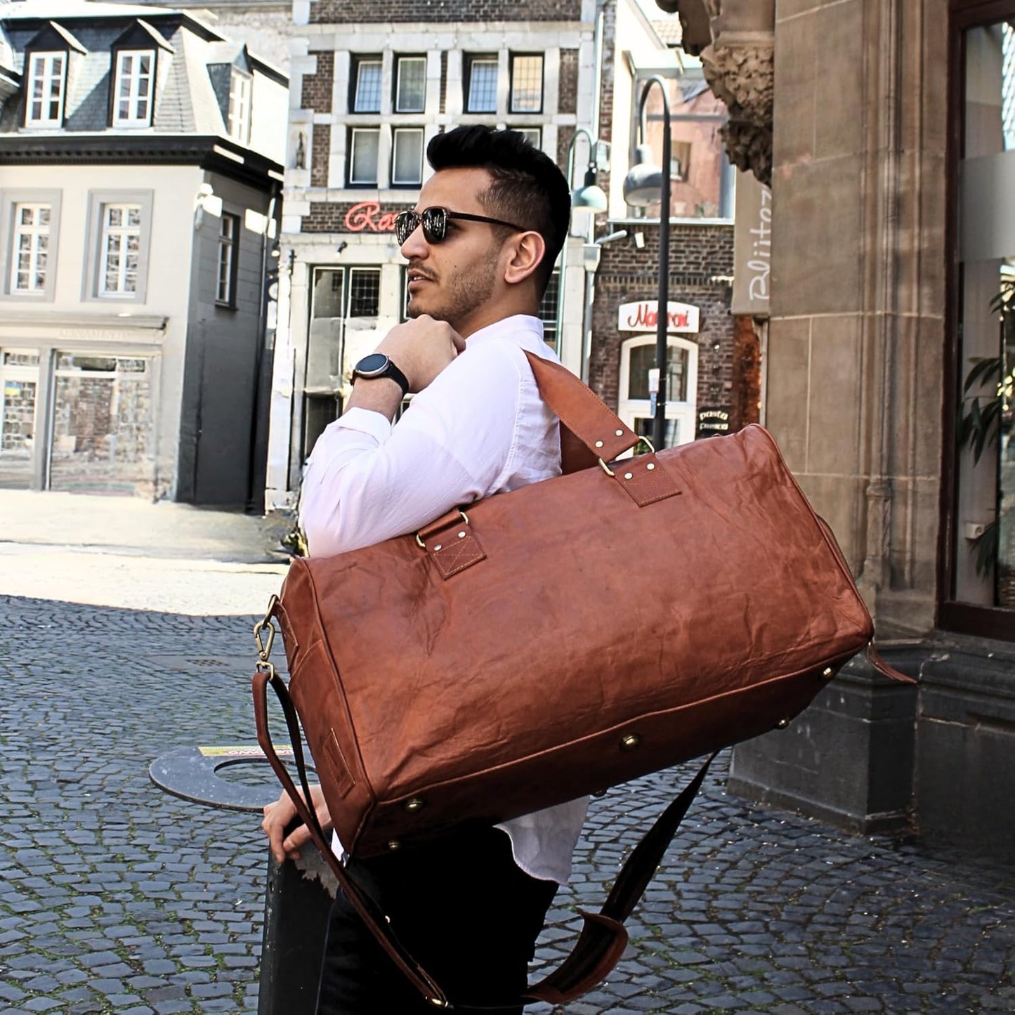 Leather Weekender Duffle Bag for Men ā Travel Bag with Free Toiletry Pouch